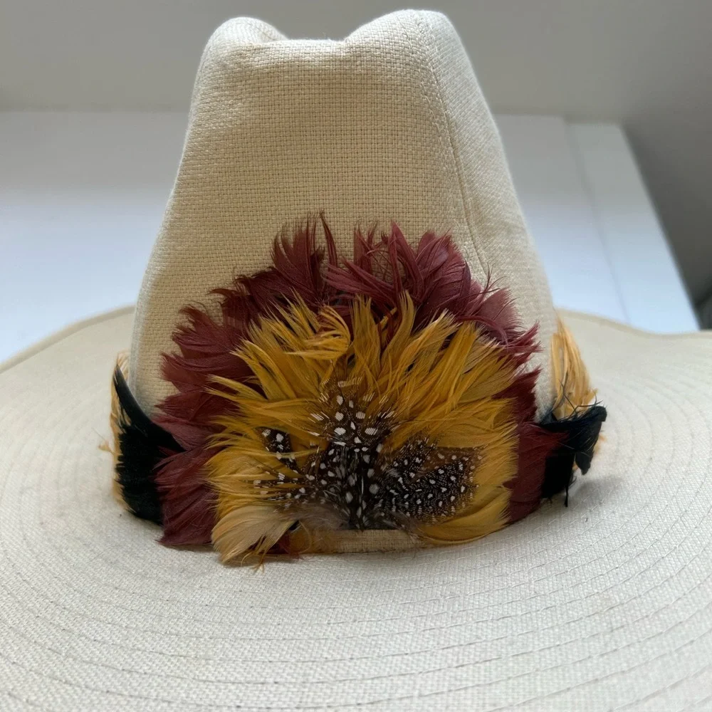 Canon Trails/ Cream Hat / 100% cotton/ size 7 1/4 - 7 3/8/ L -Feather Accents